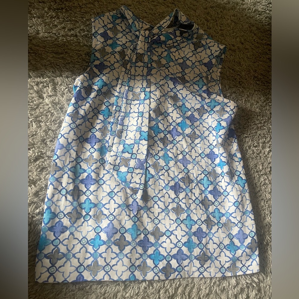 Lands’ End chase bank uniform top